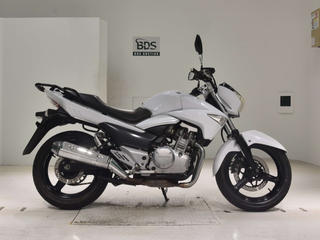 Suzuki GSR250
