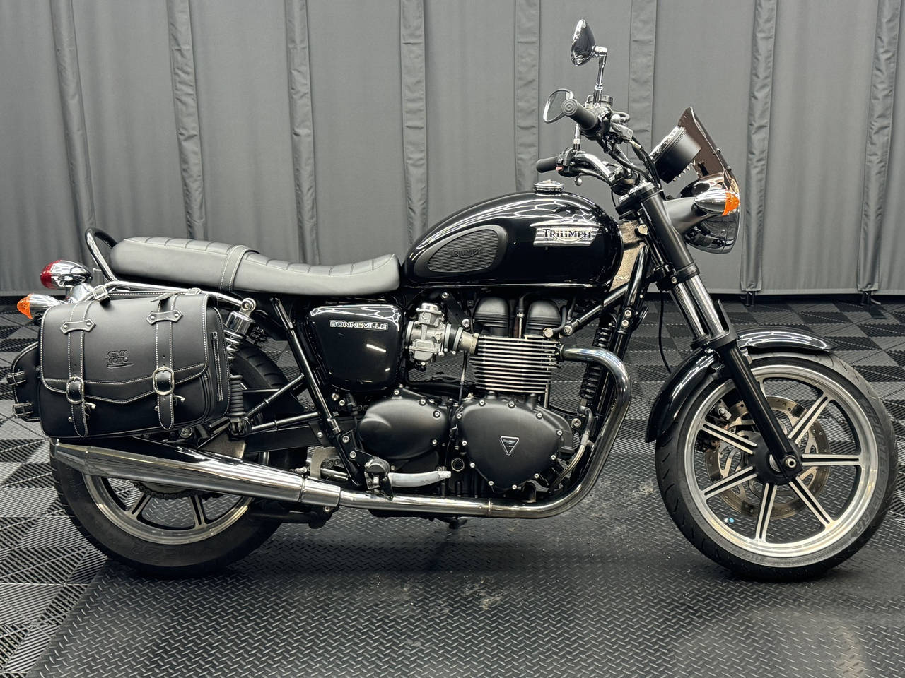 Triumph bonneville 865 2013