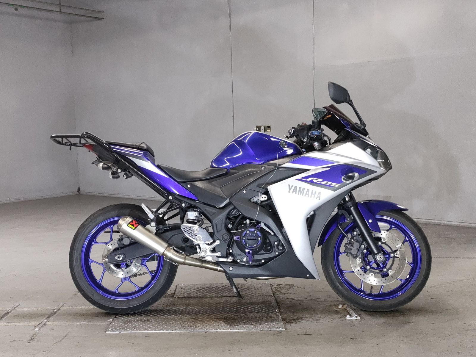 Yamaha YZF-R25 2015