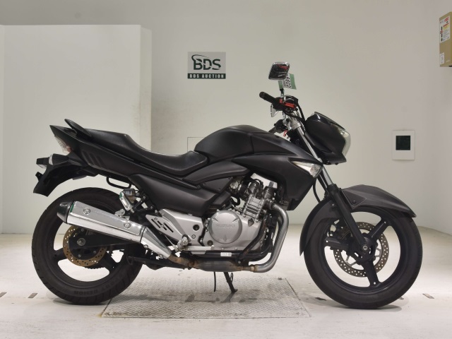 Suzuki GSR250