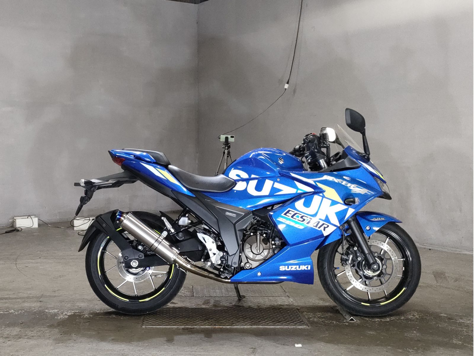 Suzuki GIXXER250SF