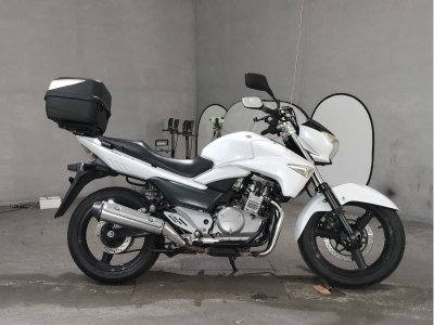 Suzuki GSR250