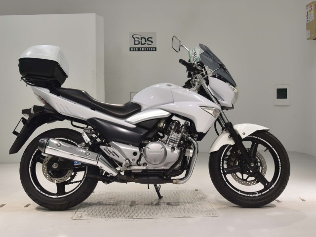 Suzuki GSR250 2009