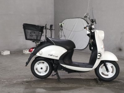 Yamaha E-VINO 2015