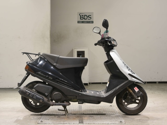 Suzuki ADDRESS V100