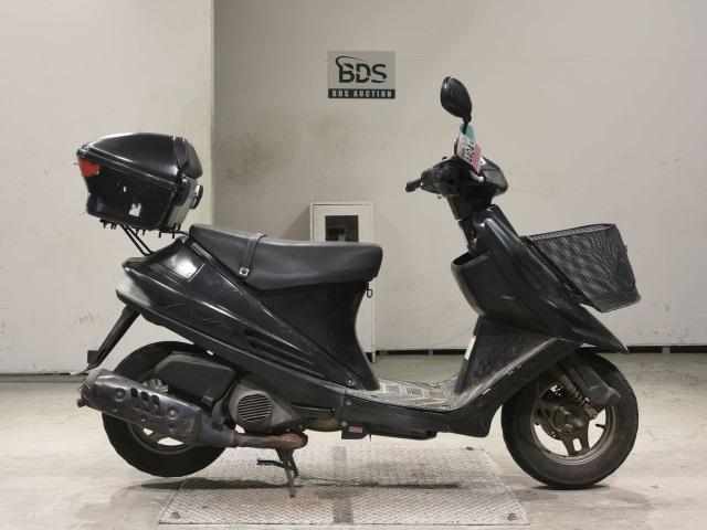 Suzuki ADDRESS V100