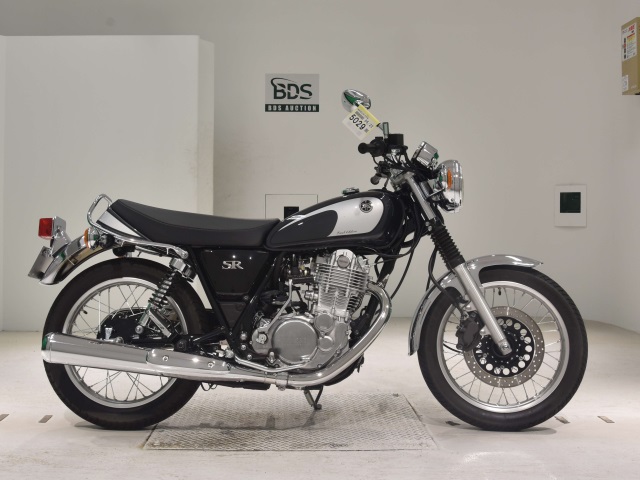 Yamaha SR400 2023