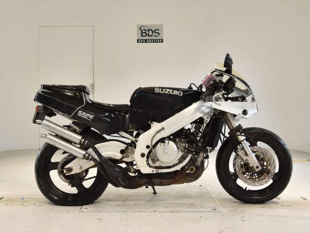 Suzuki RGV250 1990