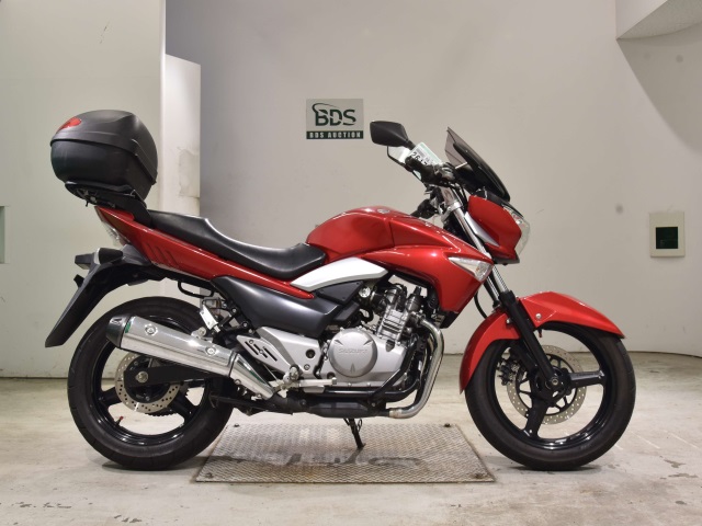 Suzuki GSR250