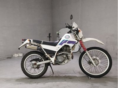 Yamaha SEROW XT225