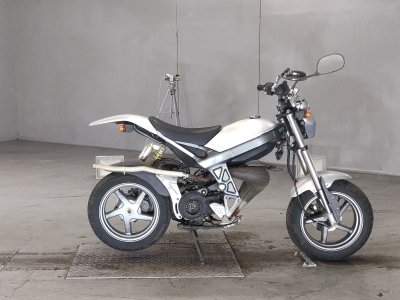 Suzuki STREET MAGIC