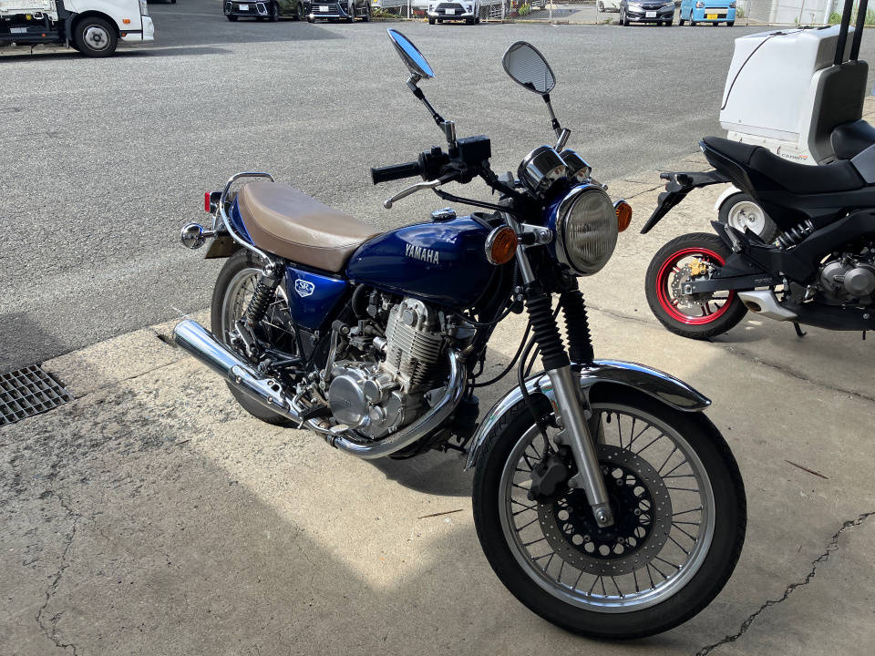 Yamaha SR400 2021