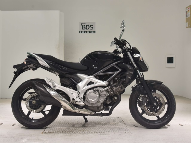 Suzuki GLADIUS SFV400 2010