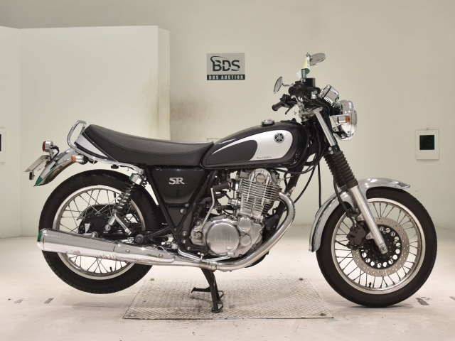 Yamaha SR400 2021