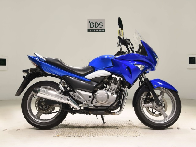 Suzuki GSR250S
