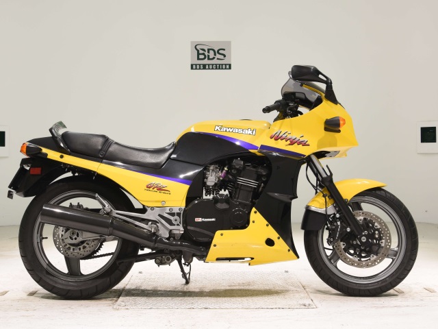 Kawasaki GPZ900R 2002