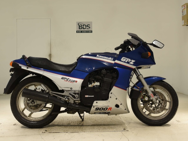 Kawasaki GPZ900R 1988