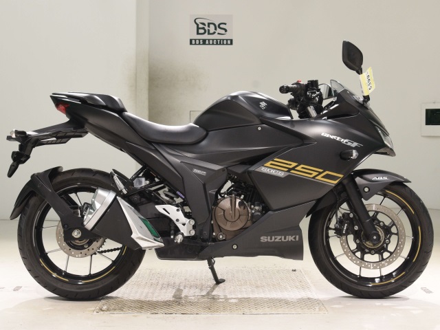 Suzuki GIXXER250SF