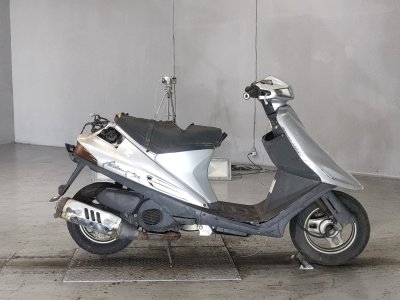 Suzuki ADDRESS V100