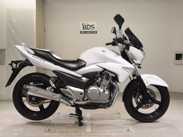 Suzuki GSR250