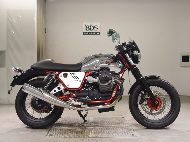 Moto Guzzi V7ﾚｰｻｰ 2013
