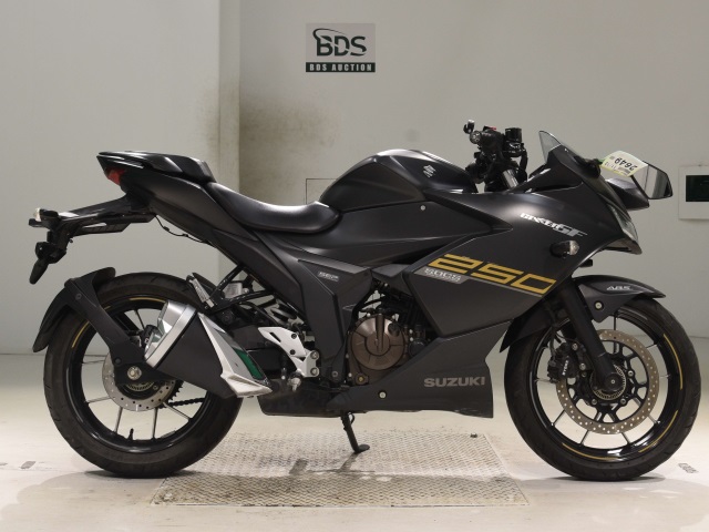 Suzuki GIXXER250SF