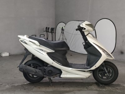 Suzuki GSR125 2007