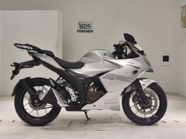 Suzuki GIXXER250SF