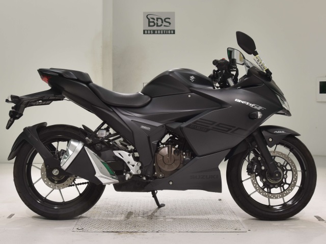 Suzuki GIXXER250SF