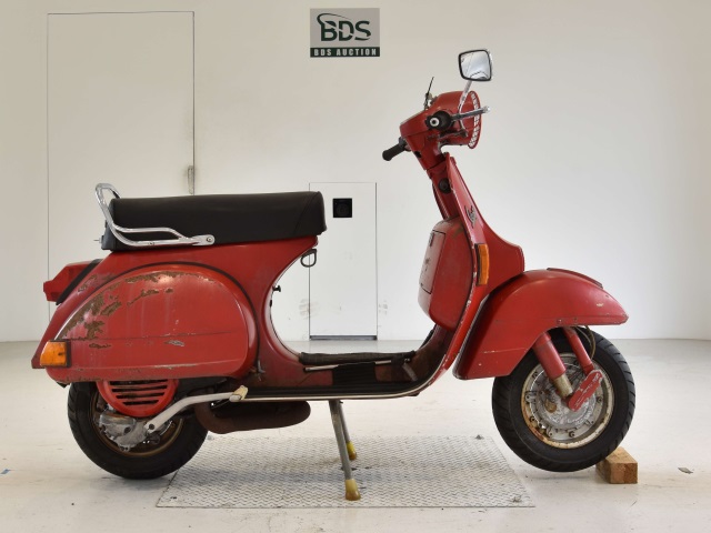 Vespa P200E