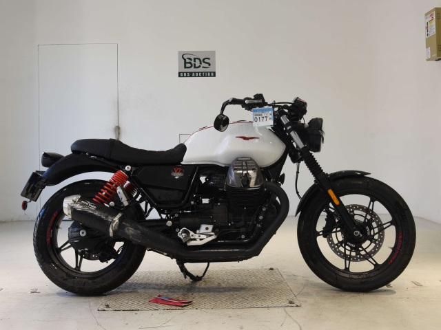 Moto Guzzi V7 2024