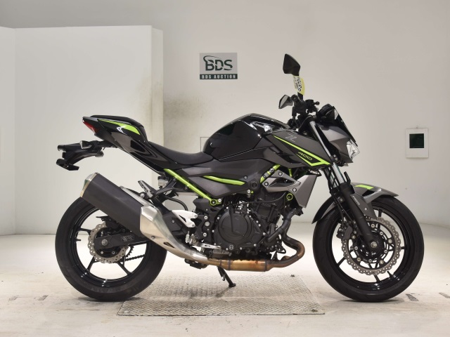 Kawasaki Z400 2022
