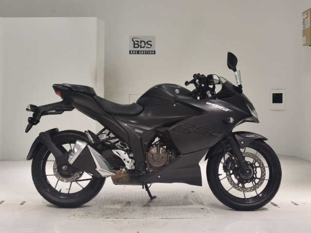 Suzuki GIXXER250SF