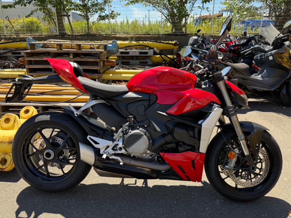 Ducati STREET FIGHTER V2 2024
