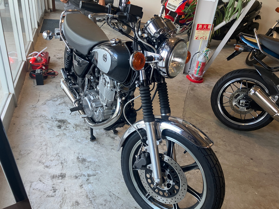 Yamaha SR400 2021
