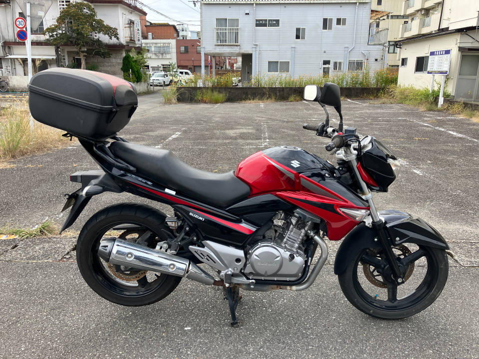 Suzuki GSR250