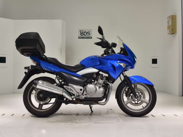 Suzuki GSR250S