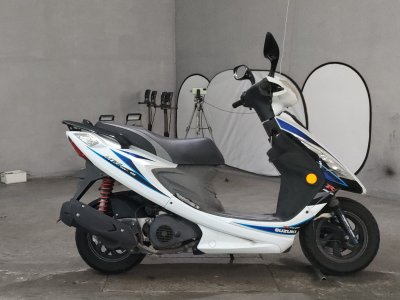 Suzuki GSR125NEX 2011