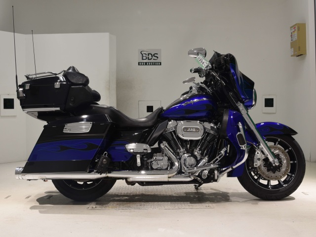 HD FLHTCUSE1800 CVO 2011