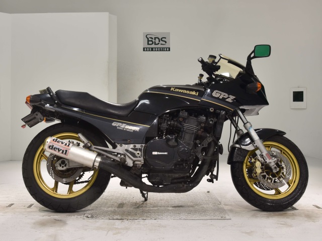 Kawasaki GPZ900R 1990