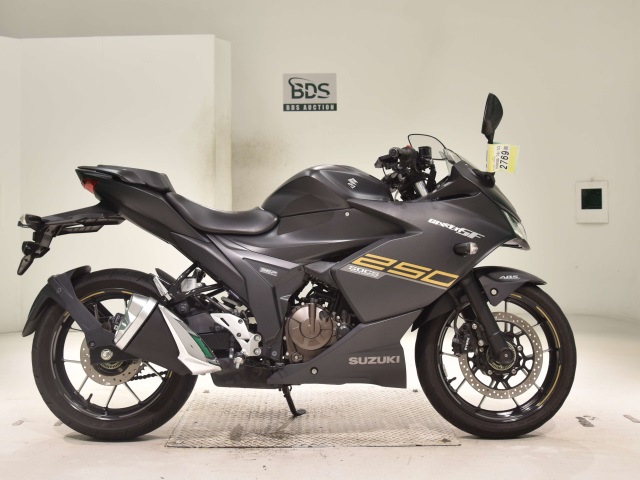 Suzuki GIXXER250SF