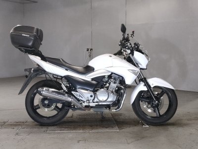 Suzuki GSR250S