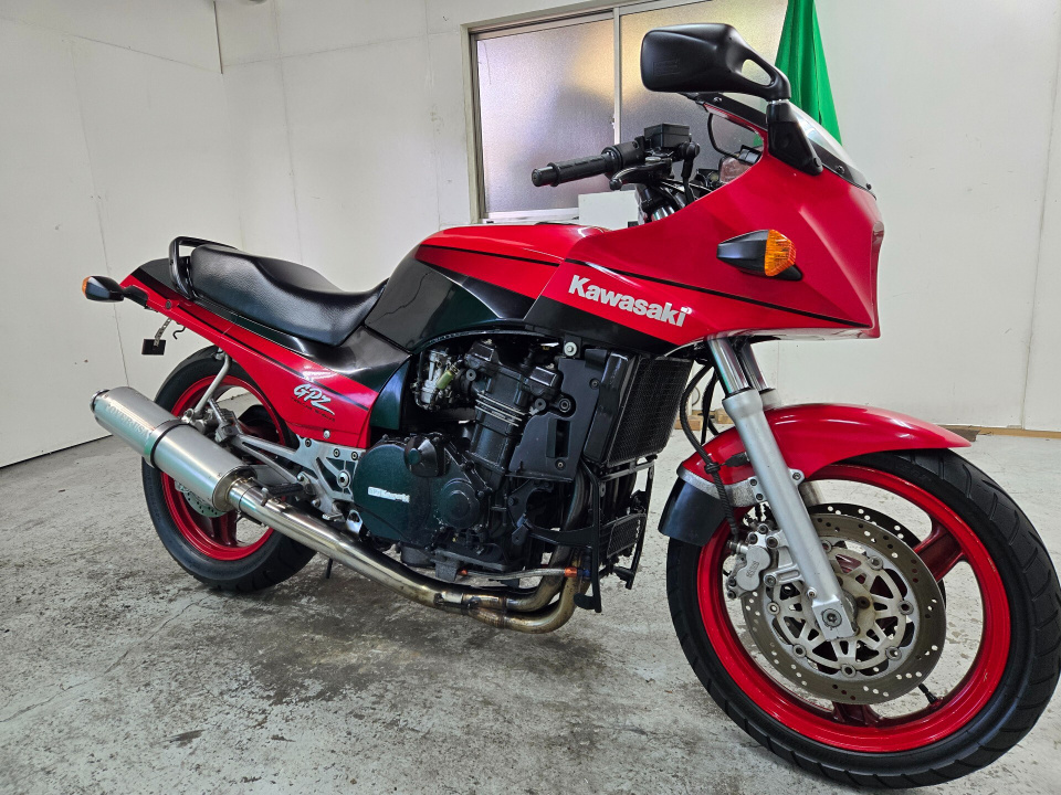 Kawasaki GPZ900R 1995