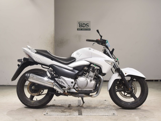 Suzuki GSR250