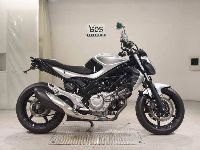 Suzuki GLADIUS SFV400 2012