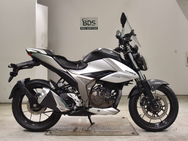 Suzuki GIXXER250
