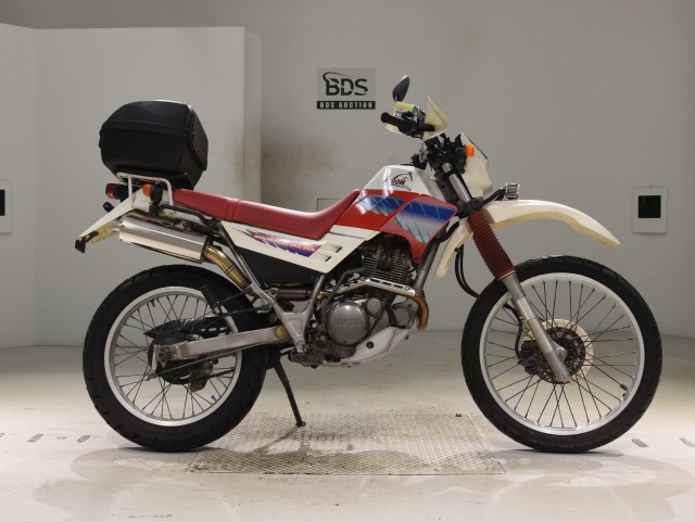 Yamaha SEROW XT225