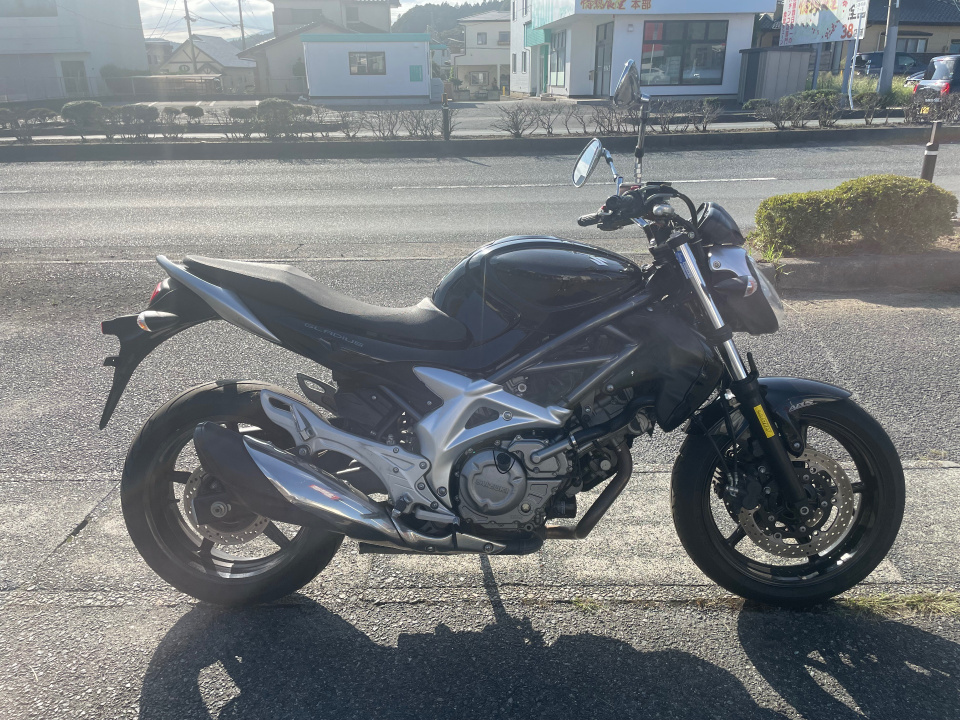 Suzuki GLADIUS SFV400