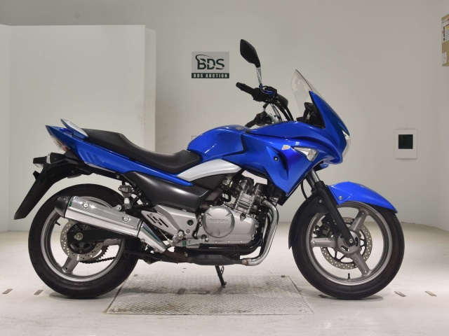 Suzuki GSR250S