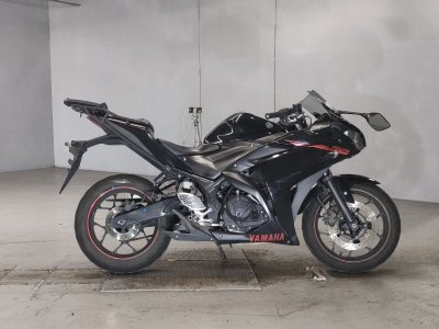 Yamaha YZF-R25 2015